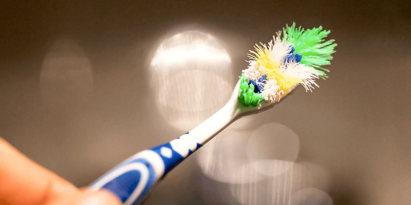 Theo khuyến nghị của Hiệp hội Nha khoa Hoa Kỳ (ADA), bàn chải đánh răng nên được thay 3 tháng/lần. Theo khuyến nghị của Hiệp hội Nha khoa Hoa Kỳ (ADA), bàn chải đánh răng nên được thay 3 tháng/lần.