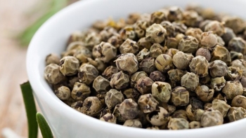 Giá hồ tiêu hôm nay: Ổn định trong nước, triển vọng xuất khẩu sáng