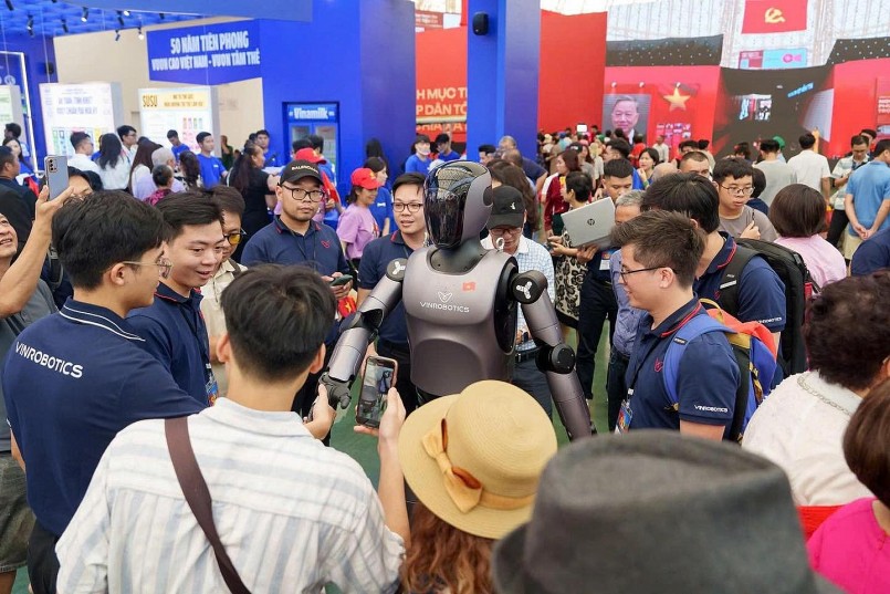 Thủ tướng Phạm Minh Chính: Tương lai tươi sáng của Việt Nam phía trước Thủ tướng Phạm Minh Chính: Tương lai tươi sáng của Việt Nam phía trước