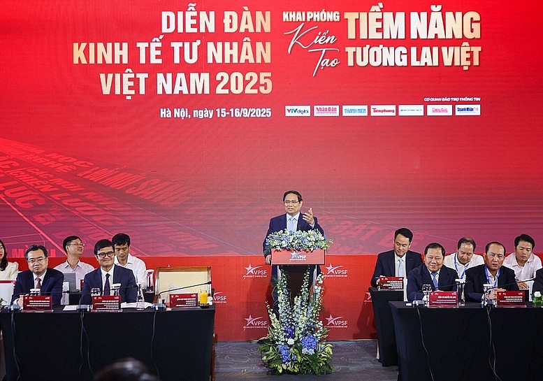 Đánh giá cao chủ đề của Diễn đàn, Thủ tướng biểu dương những tiếng nói xác thực, thể hiện tâm huyết, trí tuệ, trách nhiệm cao đối với đất nước, dân tộc - Ảnh: VGP/Nhật Bắc Đánh giá cao chủ đề của Diễn đàn, Thủ tướng biểu dương những tiếng nói xác thực, thể hiện tâm huyết, trí tuệ, trách nhiệm cao đối với đất nước, dân tộc - Ảnh: VGP/Nhật Bắc