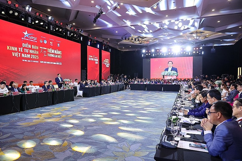 Thủ tướng kỳ vọng cộng đồng doanh nghiệp tiếp tục phát huy tinh thần tự chủ, tự lực, tự cường, góp phần xây dựng nền kinh tế độc lập, tự chủ gắn với chủ động, tích cực hội nhập toàn diện, sâu rộng, thực chất, hiệu quả - Ảnh: VGP/Nhật Bắc Thủ tướng kỳ vọng cộng đồng doanh nghiệp tiếp tục phát huy tinh thần tự chủ, tự lực, tự cường, góp phần xây dựng nền kinh tế độc lập, tự chủ gắn với chủ động, tích cực hội nhập toàn diện, sâu rộng, thực chất, hiệu quả - Ảnh: VGP/Nhật Bắc