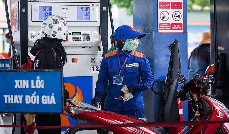 Sau kỳ điều hành ngày 18/9 của liên Bộ Công Thương - Tài chính, giá bán lẻ xăng dầu trong nước đã được điều chỉnh tăng trở lại kể từ 15h cùng ngày.