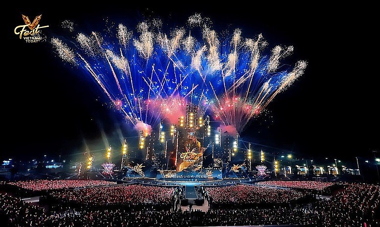 Màn bắn pháo hoa tại đại nhạc hội - Ảnh: VTV Màn bắn pháo hoa tại đại nhạc hội - Ảnh: VTV
