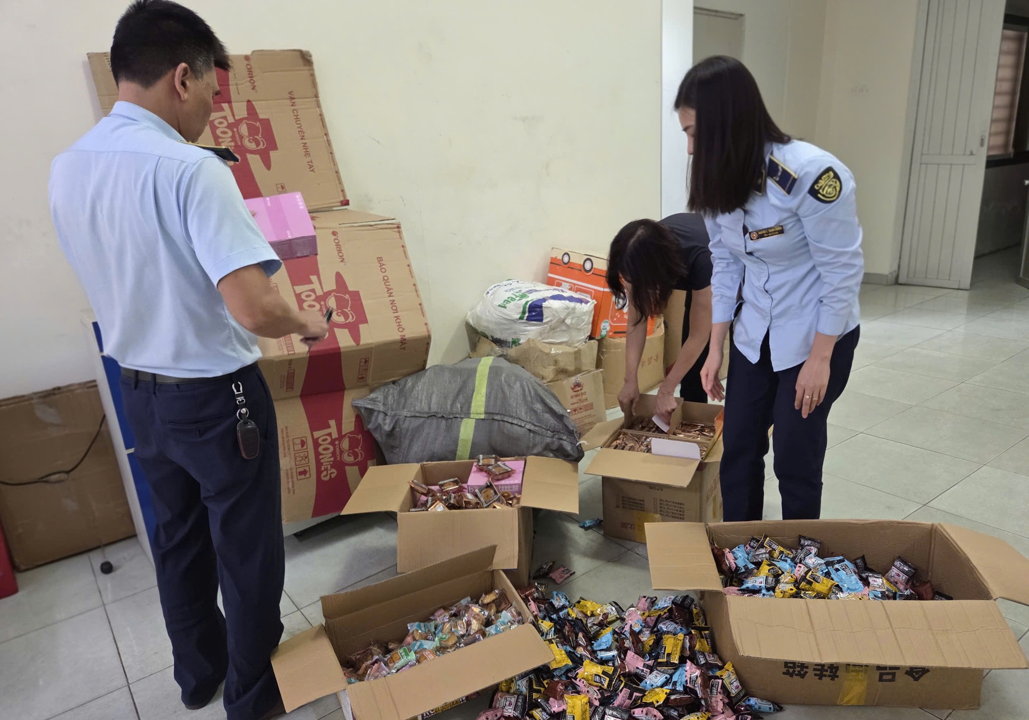 hị trường Trung thu: Hà Nội liên tiếp phát hiện, xử lý cơ sở vi phạm