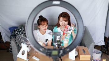 Livestream bán hàng: Từ xu hướng tất yếu đến yêu cầu luật hóa