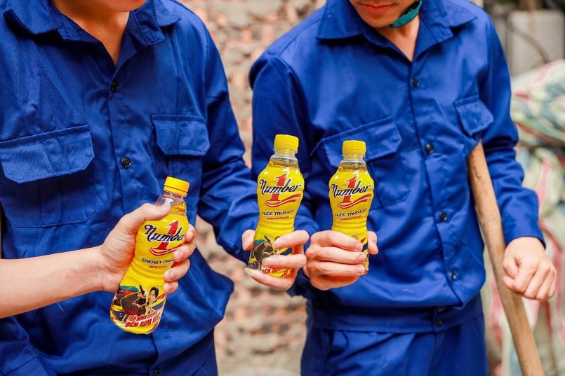 Là thức uống tiếp năng lượng quen thuộc của giới start-up, Number 1 giúp mọi người luôn bền bỉ với đam mê trước những khó khăn, thử thách trong hành trình khởi nghiệp. Là thức uống tiếp năng lượng quen thuộc của giới start-up, Number 1 giúp mọi người luôn bền bỉ với đam mê trước những khó khăn, thử thách trong hành trình khởi nghiệp.