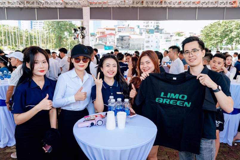 Giống các mẫu xe điện khác của VinFast, Limo Green đi kèm chính sách sạc miễn phí đến hết ngày 30/6/2027.