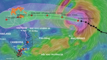 Siêu bão Ragasa tiến vào Biển Đông với sức gió cấp 17, quỹ đạo khó lường