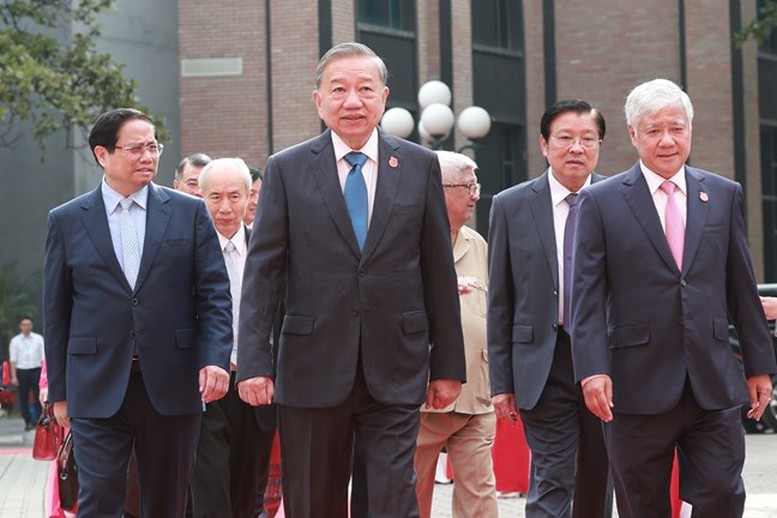 Tổng Bí thư Tô Lâm, Thủ tướng Chính phủ Phạm Minh Chính và các đồng chí lãnh đạo Đảng, Nhà nước dự Đại hội - Ảnh: VGP/ Tổng Bí thư Tô Lâm, Thủ tướng Chính phủ Phạm Minh Chính và các đồng chí lãnh đạo Đảng, Nhà nước dự Đại hội - Ảnh: VGP/