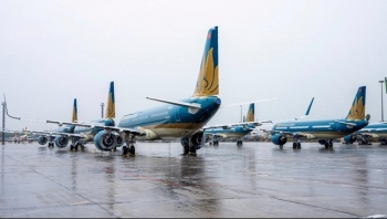 Nhiều chuyến bay bị hoãn, hủy vì bão Ragasa