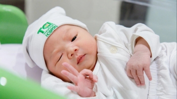 Khủng hoảng tỷ lệ sinh tại TP.HCM: Vì sao người trẻ ngại có con?