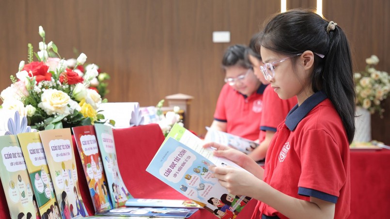 Bộ sách cũng là bước cụ thể triển khai “Chiến lược tài chính toàn diện quốc gia đến năm 2025, định hướng 2030” do Thủ tướng Chính phủ phê duyệt.