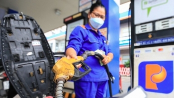 Giá xăng đồng loạt giảm, RON95 về mốc hơn 20.000 đồng/lít
