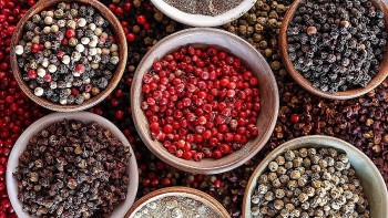 Giá hồ tiêu hôm nay 26/9: Thị trường trong nước đi ngang, thế giới ghi nhận biến động nhẹ