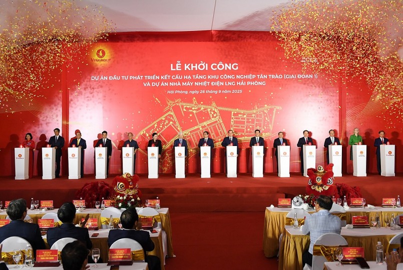 Thủ tướng Chính phủ Phạm Minh Chính cùng các đại biểu bấm nút khởi công dự án Khu Công nghiệp Tân Trào và Nhà máy Nhiệt điện LNG Hải Phòng.