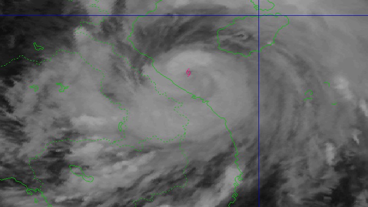 Bão số 10 (Bualoi) áp sát đất liền, cảnh báo rủi ro thiên tai cấp 4 tại Bắc Trung Bộ
