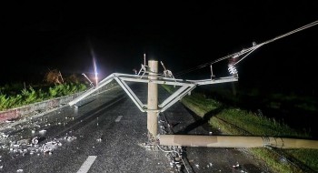 Bão số 10 gây thiệt hại nặng nề tại nhiều địa phương