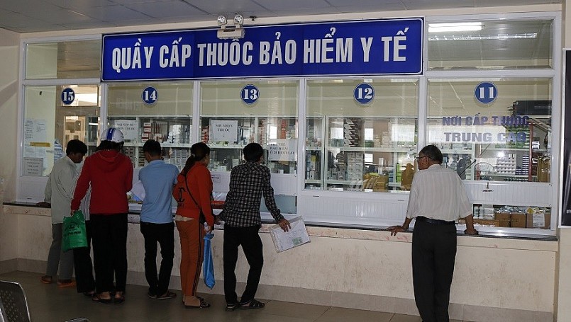Vẫn còn tình trạng một số cơ sở y tế kê đơn thuốc ngoài danh mục được BHYT thanh toán, gây tốn kém và khó khăn cho người dân.