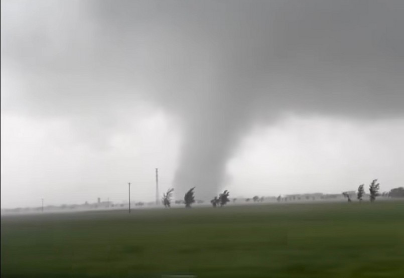 Chỉ trong rạng sáng 29/9, lốc xoáy đã khiến