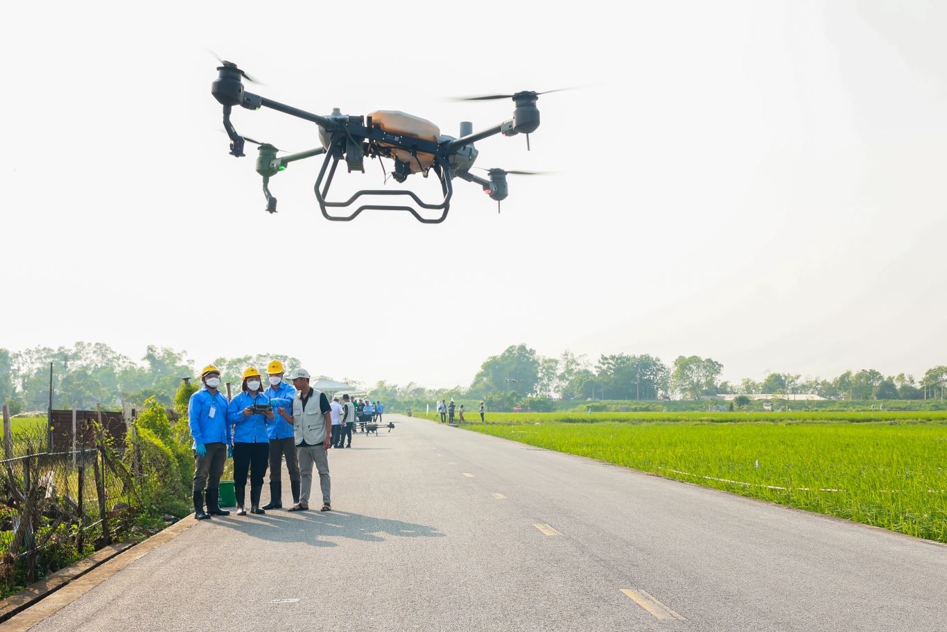 Ứng dụng Drone trong lĩnh vực bảo vệ thực vật hướng tới xây dựng nông nghiệp thông minh và bền vững