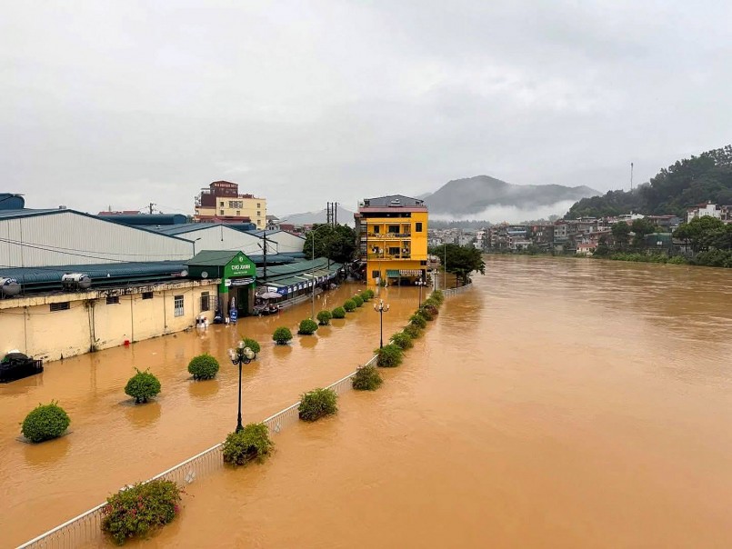 Nhiều khu vực đô thị ở Cao Bằng ngập sâu, giao thông tê liệt. Ảnh: Khương Đặng Nhiều khu vực đô thị ở Cao Bằng ngập sâu, giao thông tê liệt. Ảnh: Khương Đặng