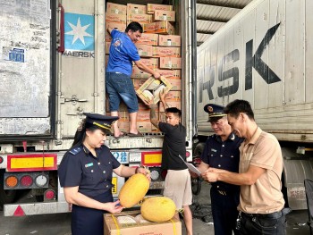 Hải quan khu vực VII siết chặt kiểm soát hàng giả, hàng kém chất lượng dịp Tết Trung thu 2025