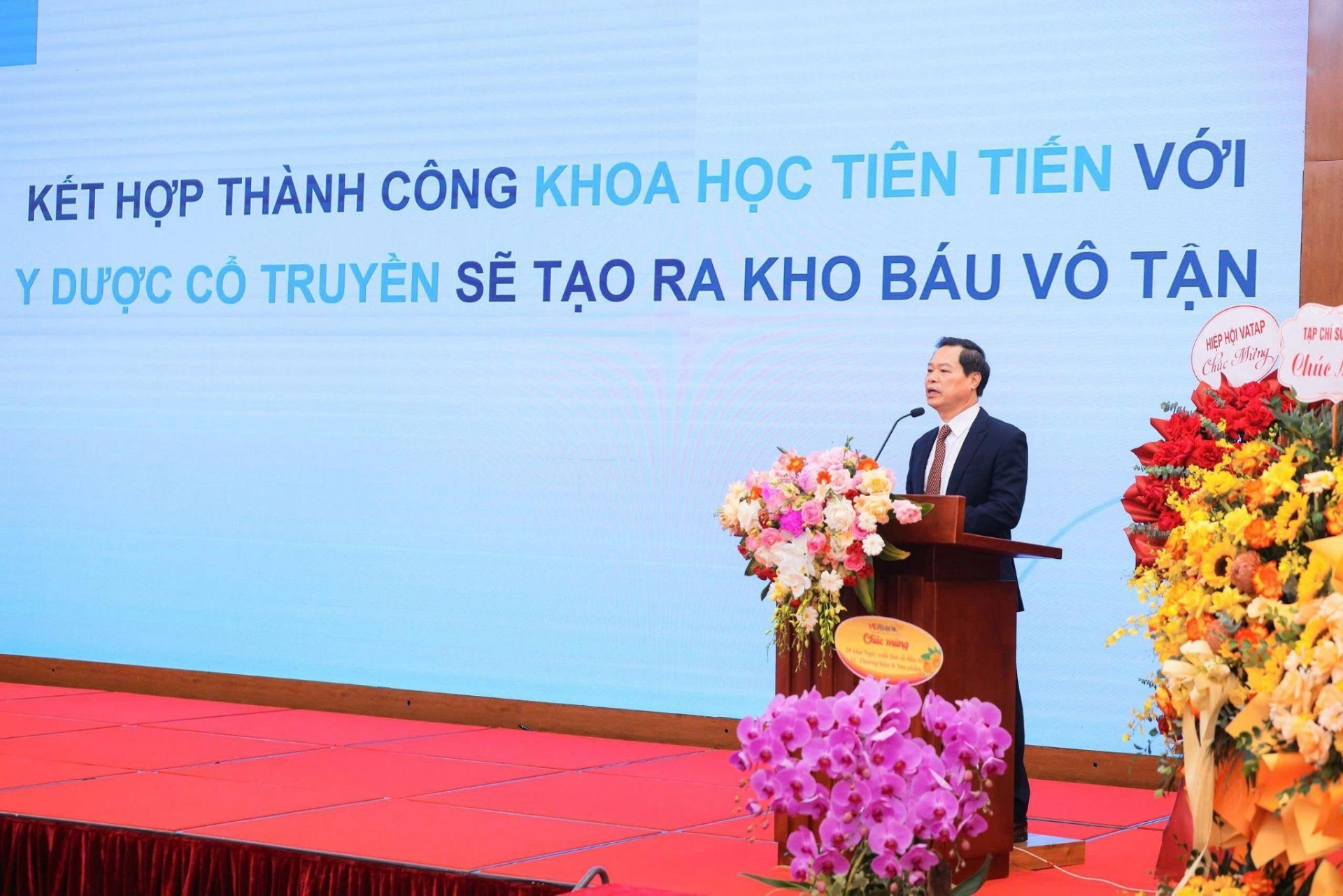 TS. Nguyễn Văn Năm tham luận tại Diễn đàn