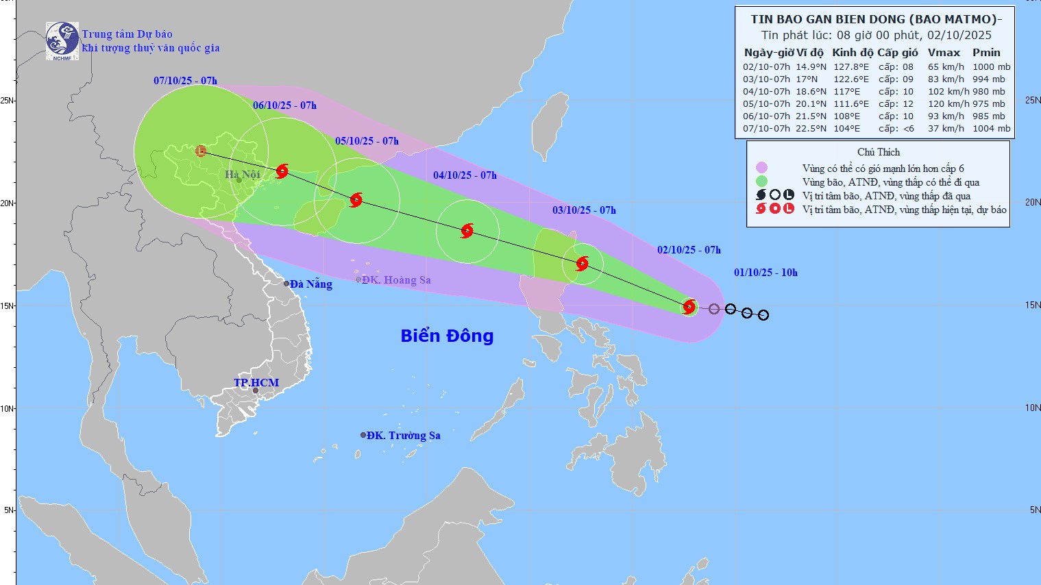 Bão số 11 Matmo hướng vào Biển Đông, sức gió có thể giật đến cấp 15