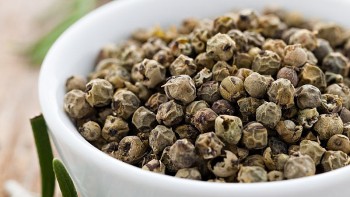 Giá hồ tiêu hôm nay 2/10: Lực bán gia tăng gây sức ép, thị trường trong nước tiếp tục giảm sâu