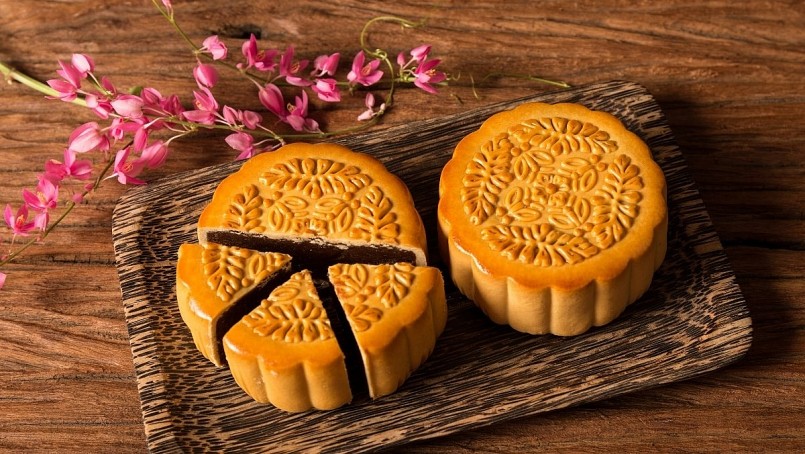 Thay vì ăn cả chiếc bánh một lúc, bạn nên cắt bánh thành 8 miếng nhỏ và chỉ ăn 1-2 miếng mỗi lần.