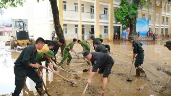 Thủ tướng yêu cầu phải "thần tốc" khắc phục hậu quả bão số 10, không để người dân thiếu ăn, thiếu chỗ ở