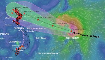 Bão số 11 Matmo tiến thẳng vào Vịnh Bắc Bộ, dự báo đổ bộ đất liền vào ngày 6/10