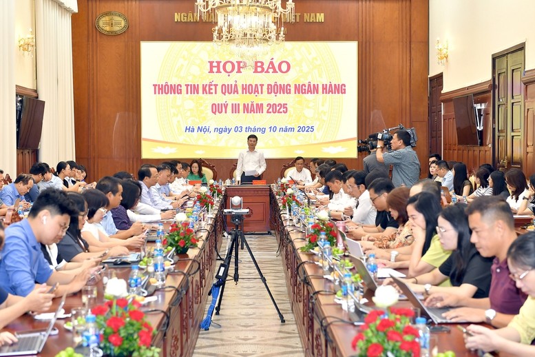 Họp báo Thông tin kết quả hoạt động ngân hàng quý III/2025 - Ảnh: VGP
