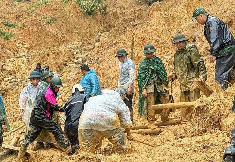 Các lực lượng tìm người mất tích ở Lũng Cú, Tuyên Quang. Ảnh: Lũng Cú cực bắc