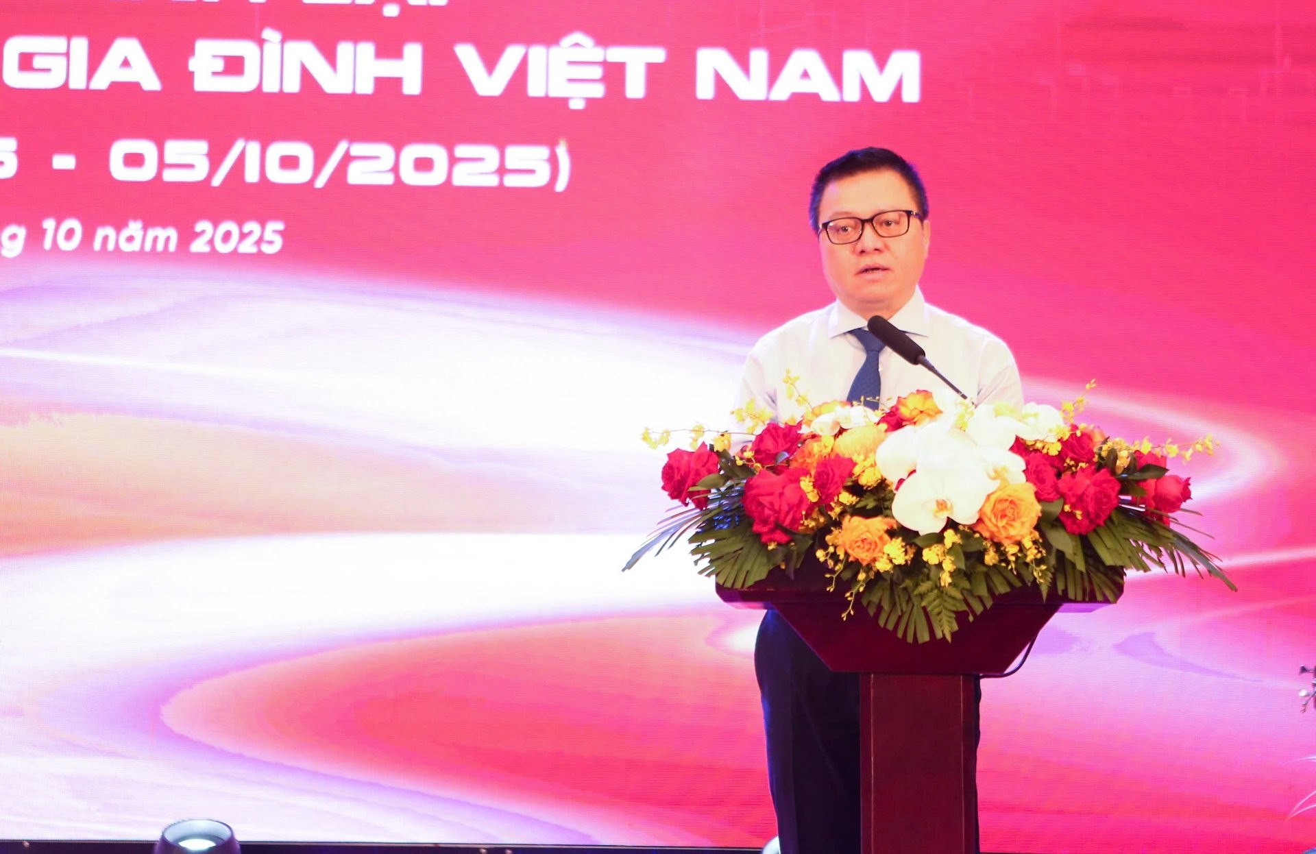 Ông Lê Quốc Minh, Ủy viên Trung ương Đảng, Tổng Biên tập Báo Nhân Dân, Phó Trưởng Ban Tuyên giáo và Dân vận Trung ương, Chủ tịch Hội Nhà báo Việt Nam phát biểu tại buổi lễ Ông Lê Quốc Minh, Ủy viên Trung ương Đảng, Tổng Biên tập Báo Nhân Dân, Phó Trưởng Ban Tuyên giáo và Dân vận Trung ương, Chủ tịch Hội Nhà báo Việt Nam phát biểu tại buổi lễ