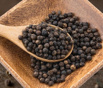 Giá tiêu hôm nay 6/10: Trong nước neo cao, thế giới biến động trái chiều