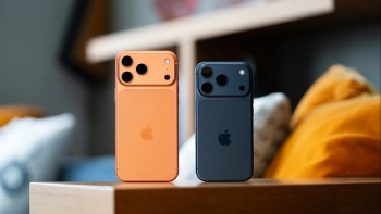 Doanh số iPhone 17 bùng nổ, Samsung âm thầm 'hốt bạc'