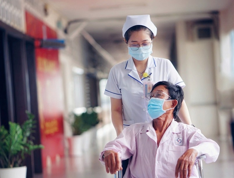 Trong nhiều năm qua, chế độ phụ cấp cho nhân viên y tế công lập, đặc biệt là phụ cấp trực, đã trở nên lạc hậu.