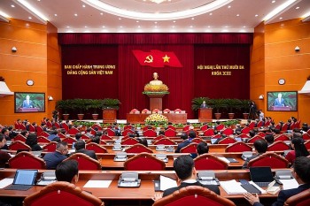 Bế mạc Hội nghị Trung ương 13