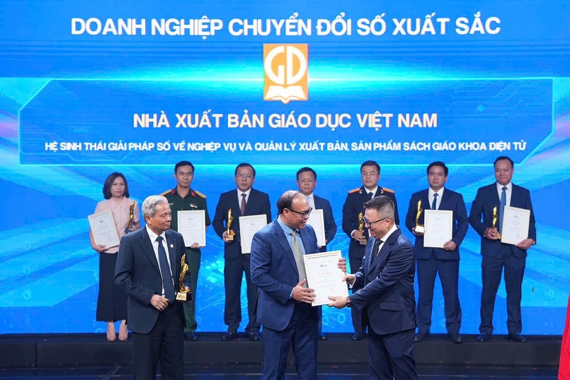 Giải thưởng Chuyển đổi số Việt Nam, do Hội Truyền thông số Việt Nam tổ chức.