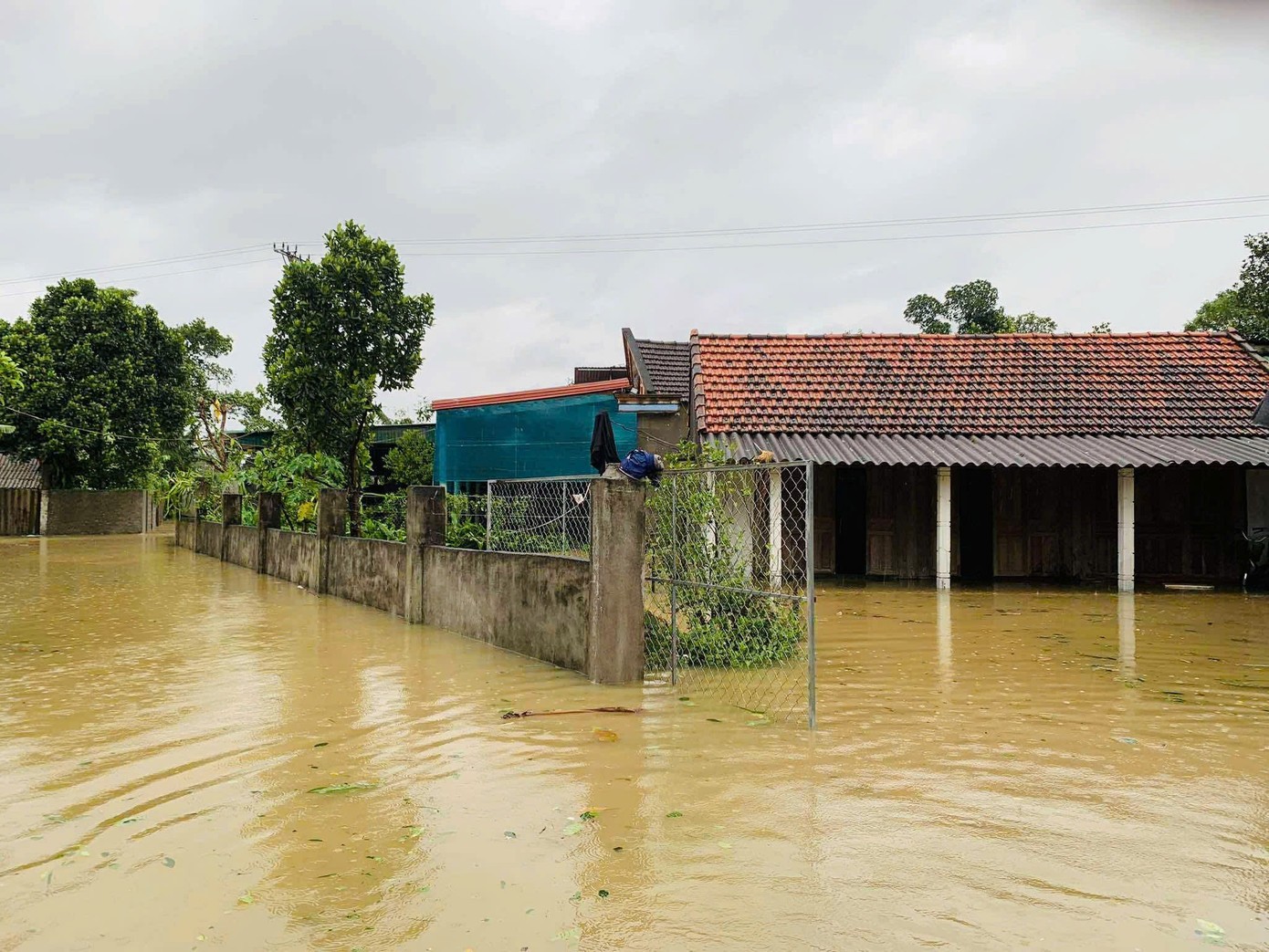 Bão số 10 \'nhấn chìm\' nhiều xã miền núi Hà Tĩnh Bão số 10 \'nhấn chìm\' nhiều xã miền núi Hà Tĩnh