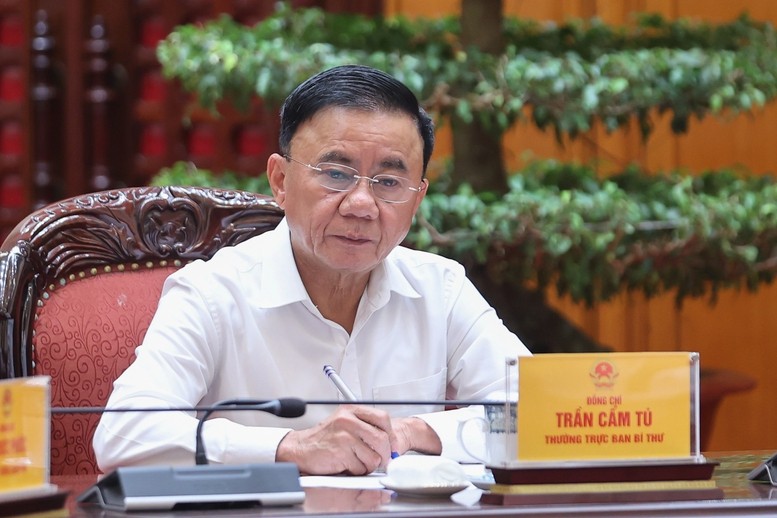 Thường trực Ban Bí thư Trần Cẩm Tú đánh giá cao Chính phủ, các bộ ngành, địa phương, cơ quan, đơn vị đã rất chủ động, tích cực, kịp thời, hiệu quả trong công tác ứng phó, khắc phục hậu quả thiên tai - Ảnh: VGP/