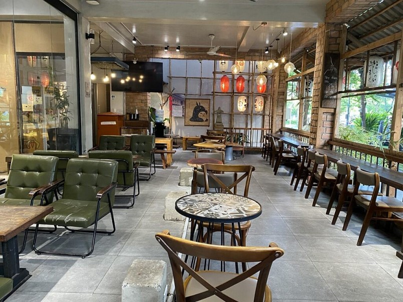 Theo báo cáo mới nhất do iPOS.vn công bố ngày 10/10, tính đến hết tháng 6/2025, thị trường ẩm thực (F&B) Việt Nam chỉ còn lại khoảng 299.900 cửa hàng, giảm 7,1% so với cuối năm 2024. 