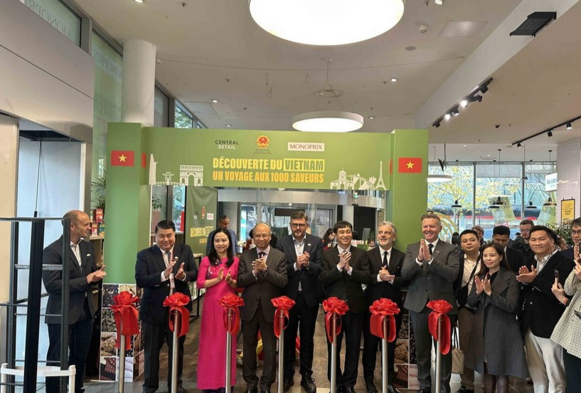 Lễ cắt băng khai trương tuần hàng Việt Nam tại Trung tâm thương mại Monoprix Baugrenelle tại thủ đô Paris, Pháp. (Ảnh: Ngọc Hiệp/TTXVN) Lễ cắt băng khai trương tuần hàng Việt Nam tại Trung tâm thương mại Monoprix Baugrenelle tại thủ đô Paris, Pháp. (Ảnh: Ngọc Hiệp/TTXVN)