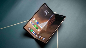 Honor Magic V5: Smartphone gập mỏng nhất thế giới, độ bền kỷ lục ra mắt