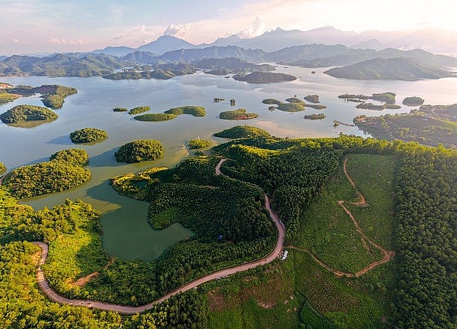 Cảnh sắc thiên nhiên thơ mộng tại Hồ Núi Cốc - Thái Nguyên