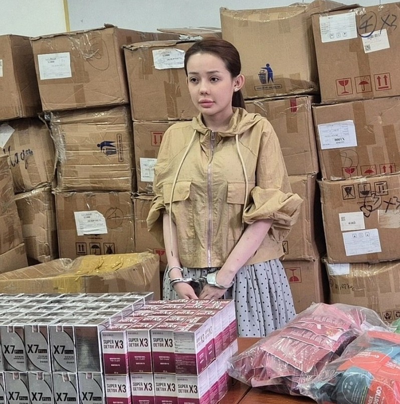 Ngân 98 và tang vật bị thu giữ (Ảnh: Công an cung cấp). Ngân 98 và tang vật bị thu giữ (Ảnh: Công an cung cấp).