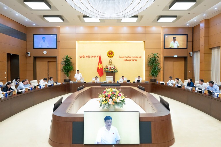 Quang cảnh phiên họp. (Ảnh: DUY LINH)