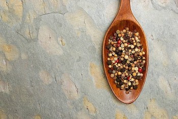 Giá hồ tiêu hôm nay 17/10: Tăng nhẹ tại một số địa phương, thị trường thế giới biến động nhẹ