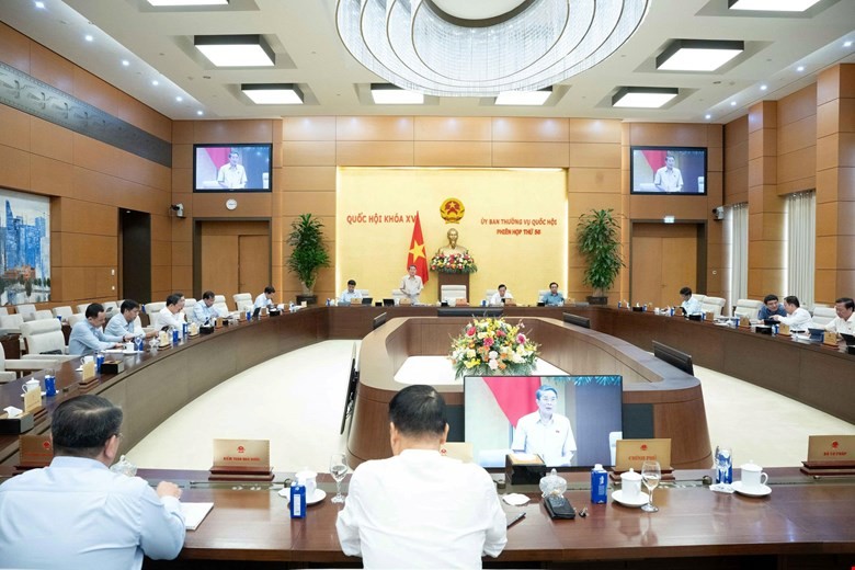 Phiên họp Ủy ban Thường vụ Quốc hội sáng 17/10. Ảnh quochoi.vn